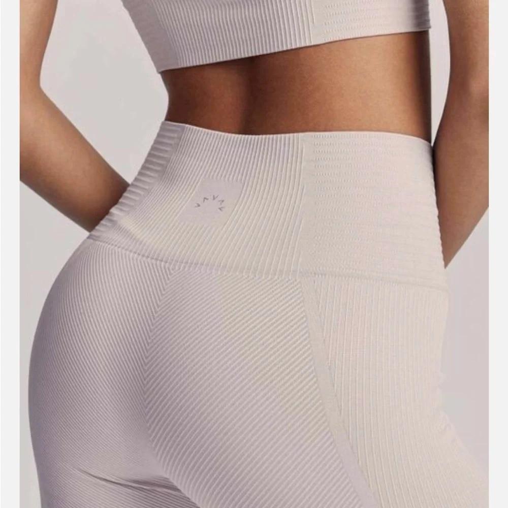 Anthropologie Leggings Seamless Design